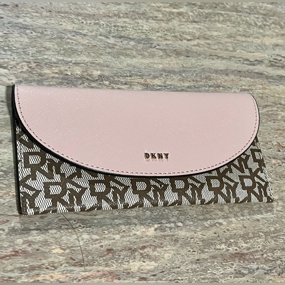 Dkny Bags Nwot Dkny Wallet With 6 Card Holders Poshmark